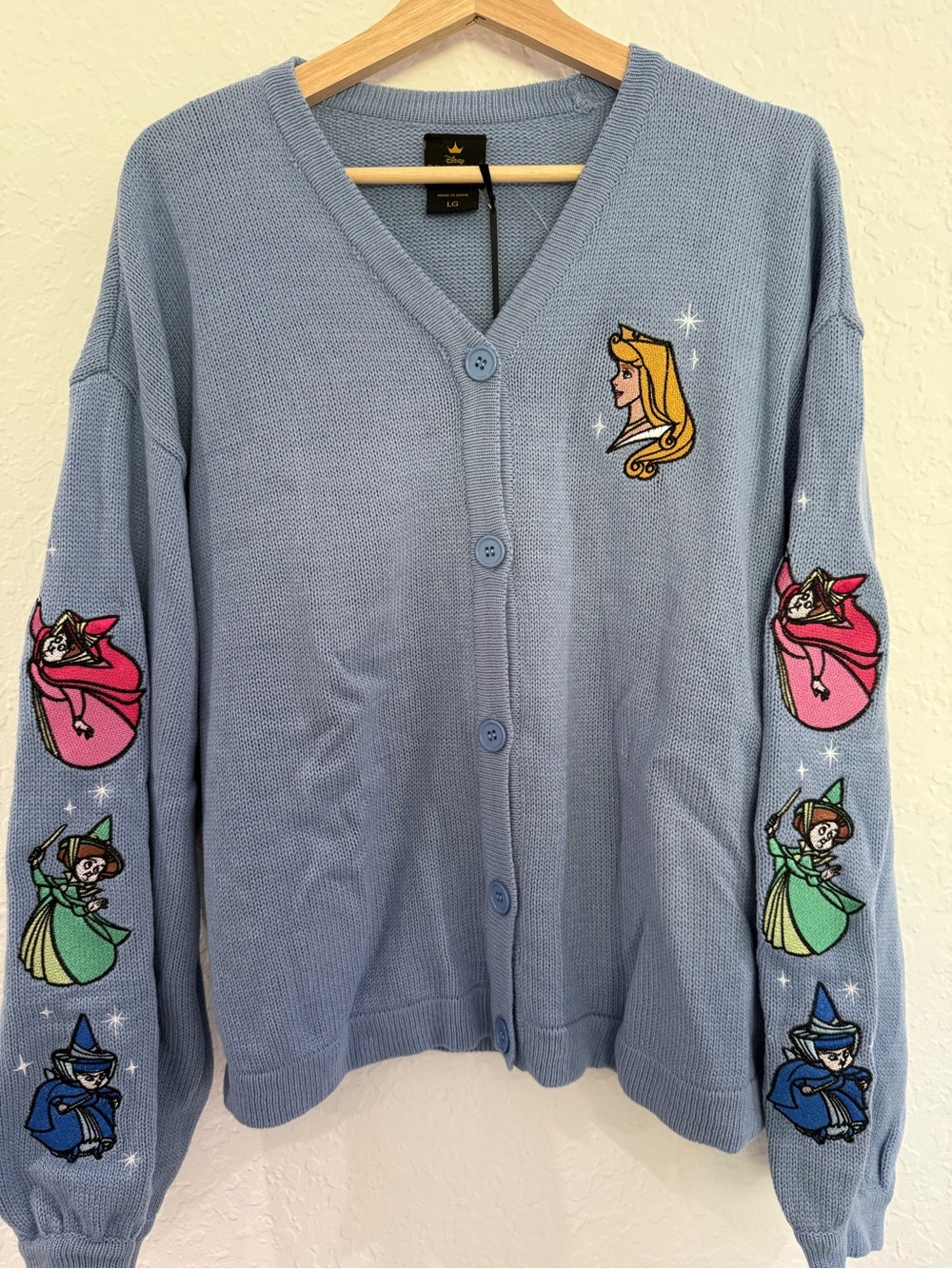 🛍️ SOLD 🛍️ NEW Disney Princess Aurora Sleeping Beauty Embroidered Cardigan - Picture 2 of 6